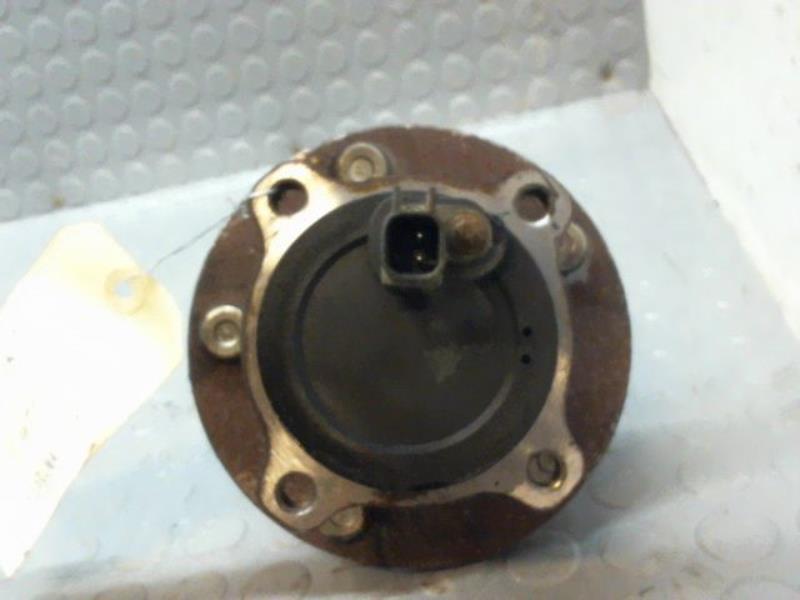 Moyeu arriere droit MAZDA 3 I Essence - 1