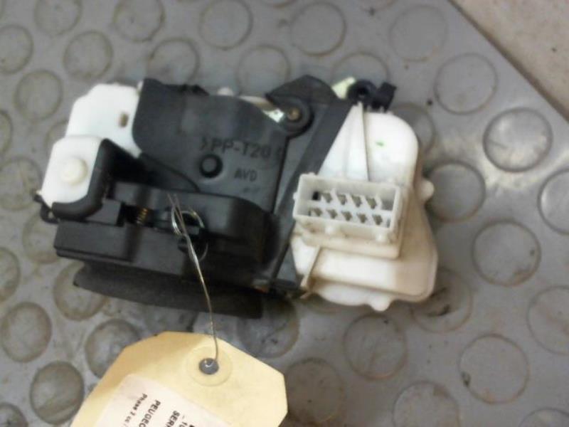 Serrure avant droit PEUGEOT 607 Diesel - 1