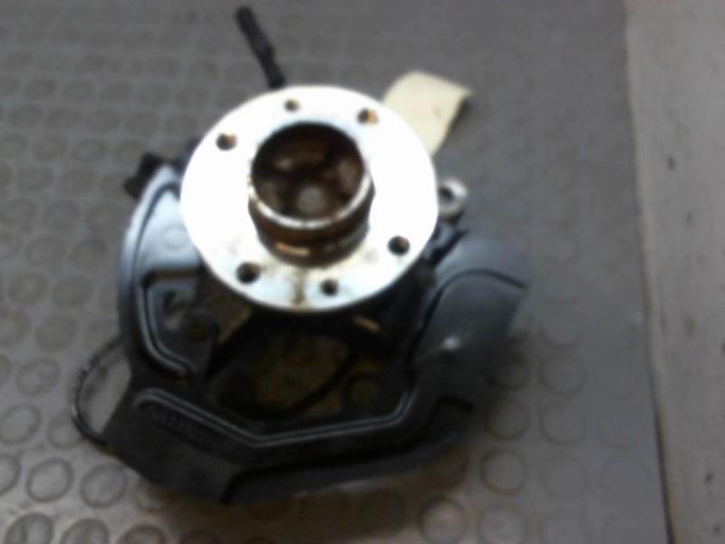 Moyeu avant gauche RENAULT TWINGO III Essence - 1