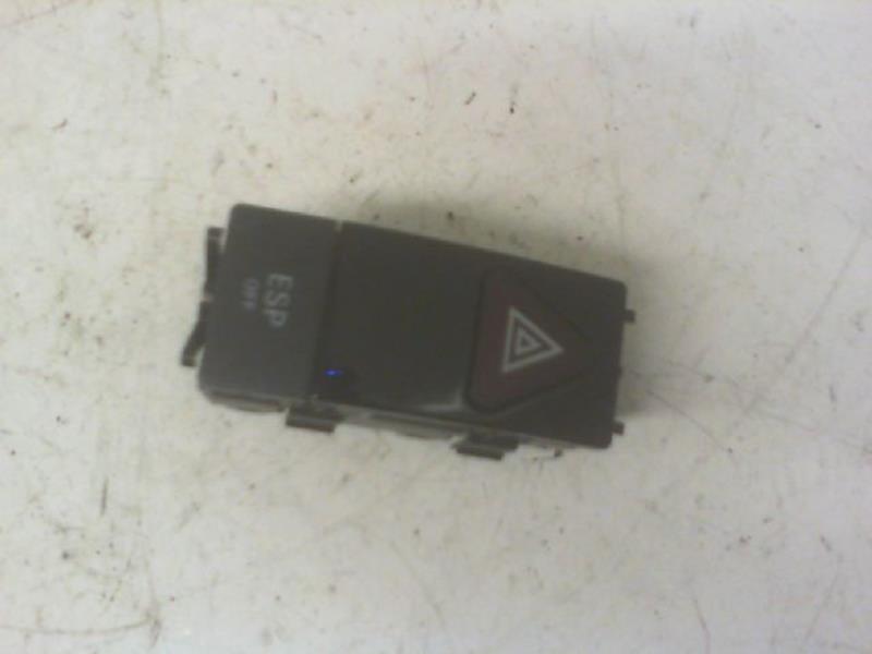 Bouton de warning MERCEDES CLASSE C 204 PHASE 1 BREAK Diesel - 1