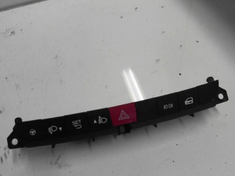 Bouton de warning FIAT 500L TREKKING PHASE 1 Essence - 1