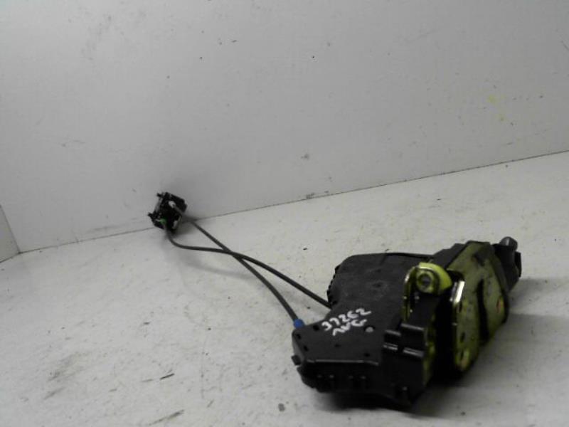 Serrure avant gauche TOYOTA AVENSIS 2 PHASE 1 BREAK Diesel - 1